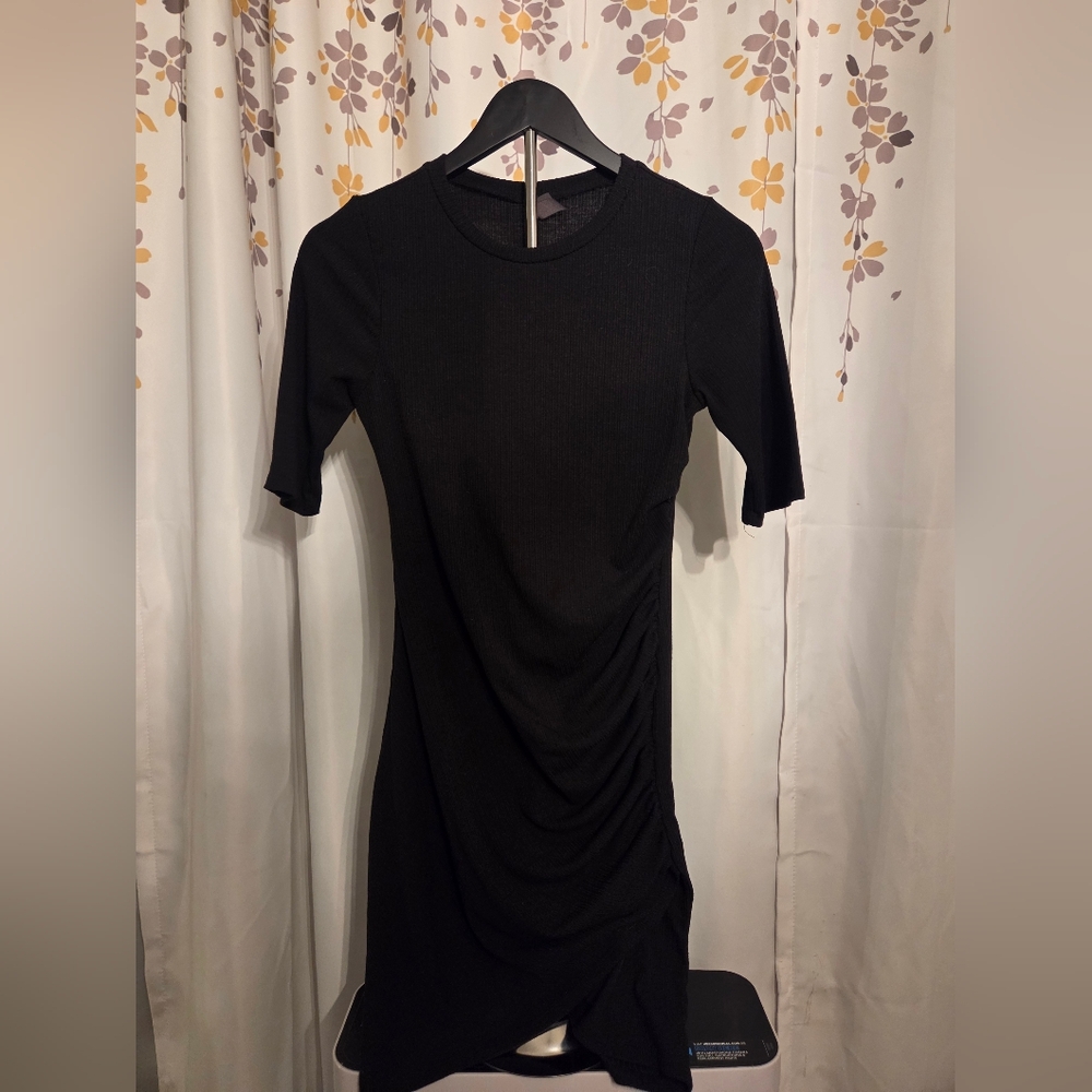 Stunning Alya Black Ruched Mini Dress Size Medium Trendy Bodycon‎